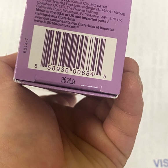 PICTURE
porefect
15% Niacinamide
Pore Minimizing Serum - Picture 5 of 5